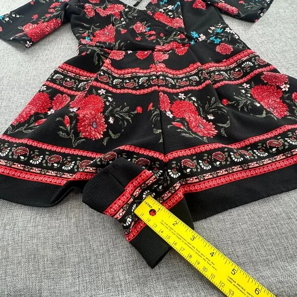 NEW! Miami By Francesca's Romper Small Floral V-Neck Black Red Figure Flattering - Picture 7 of 16